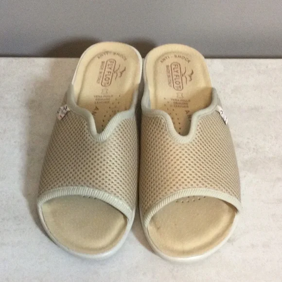 6.5 EU 37 FlyFlot Italian tan mesh slip on sandals - Picture 2 of 12